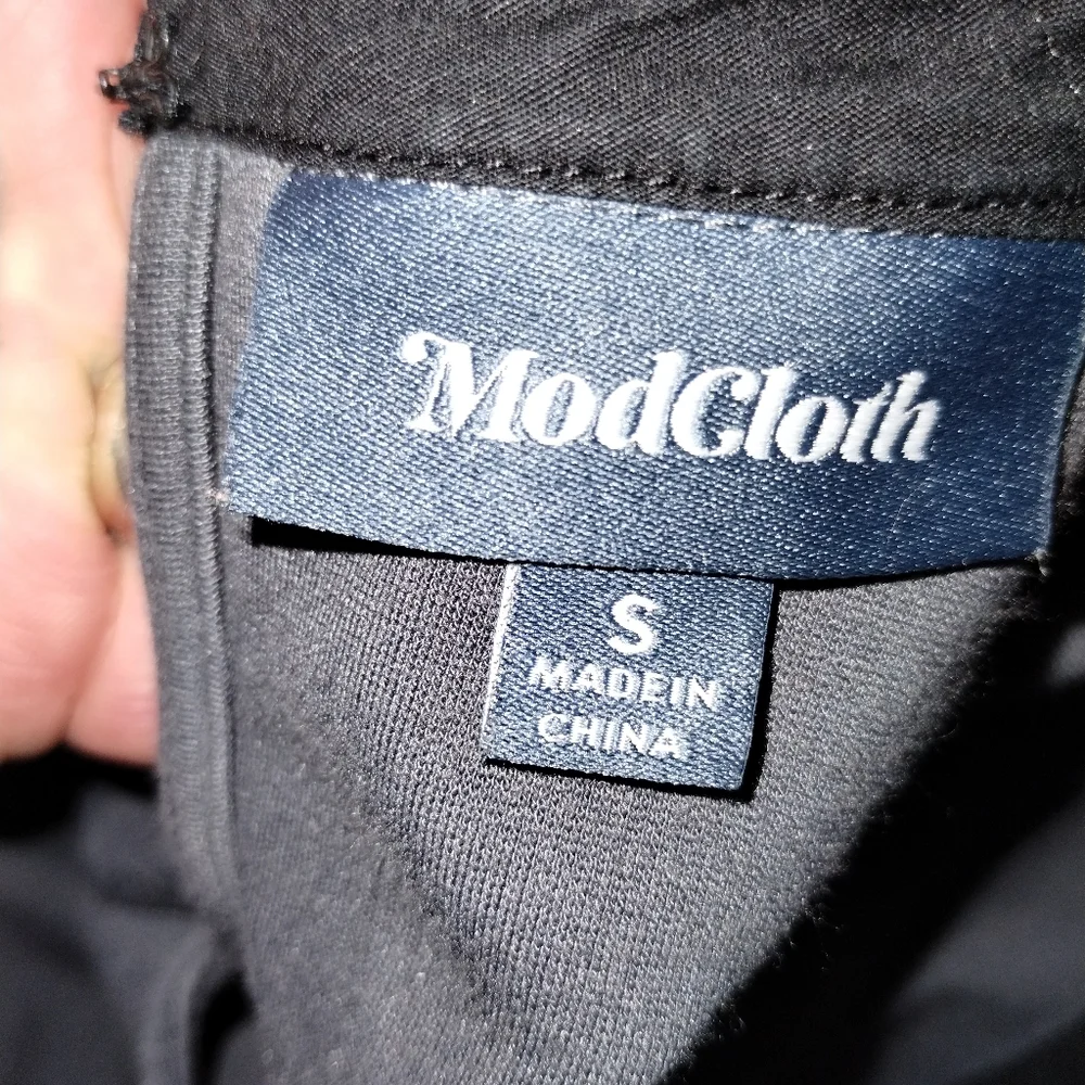 Modcloth gray aline Sleeveless dress with black scalloped collar,  size s - Picture 7 of 9